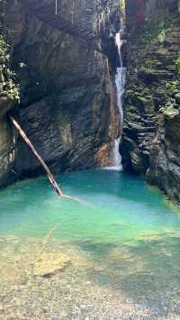 遊賞自然山水美景，見識無限奇景坐龍峽