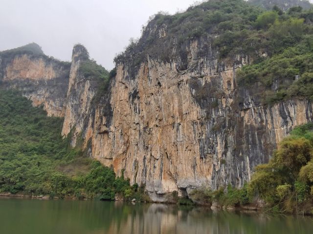 崇左花山岩畫——穿越千年的非遺圖騰岩畫。