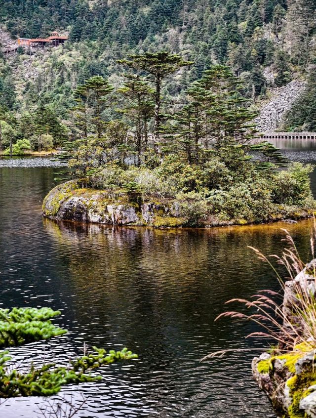 四川大涼山普格縣螺髻山景區。