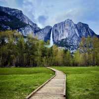 Yosemite National Park Natural scenarios With  fantastic Beauty of place 