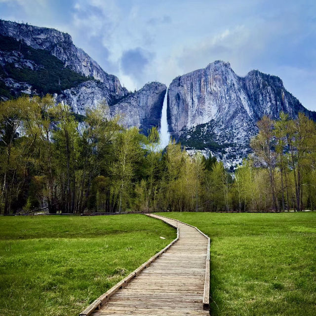 Yosemite National Park Natural scenarios With  fantastic Beauty of place 