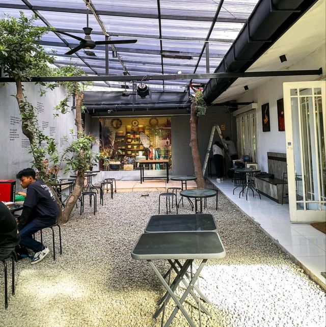 CIRCULOO CAFE | THE HOMEY ATMOSPHERE MAKE IT EVEN MORE INVITING