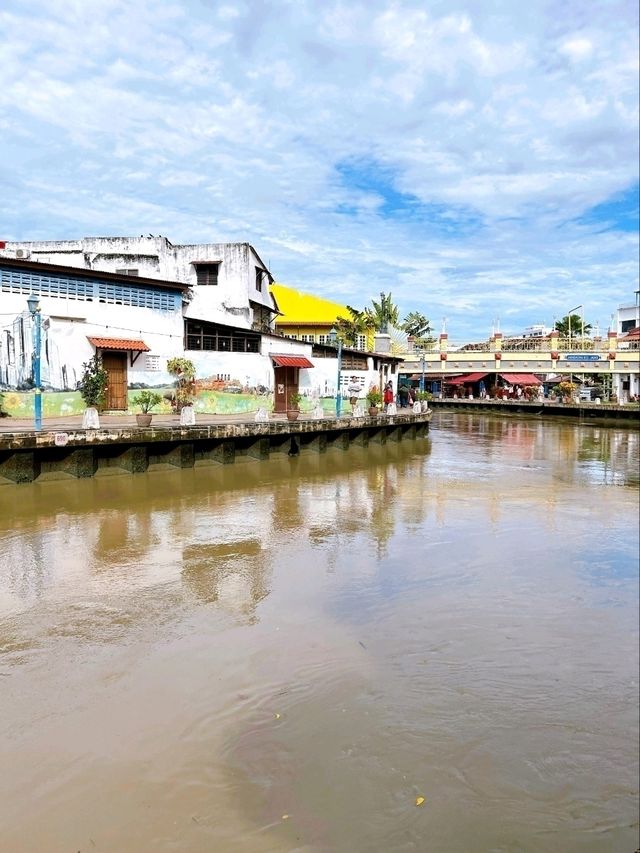 Ban Kheng Cafe: A Hidden Gem Along Melaka River