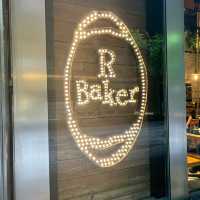 【食べ歩き】神奈川 みなとみらい R Baker みなとみらい店 落ち着いた雰囲気でいただく焼きたてのパン