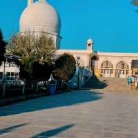 STUNNING ARCHITECTURE OF THE HAZRATBAL SHRINE.