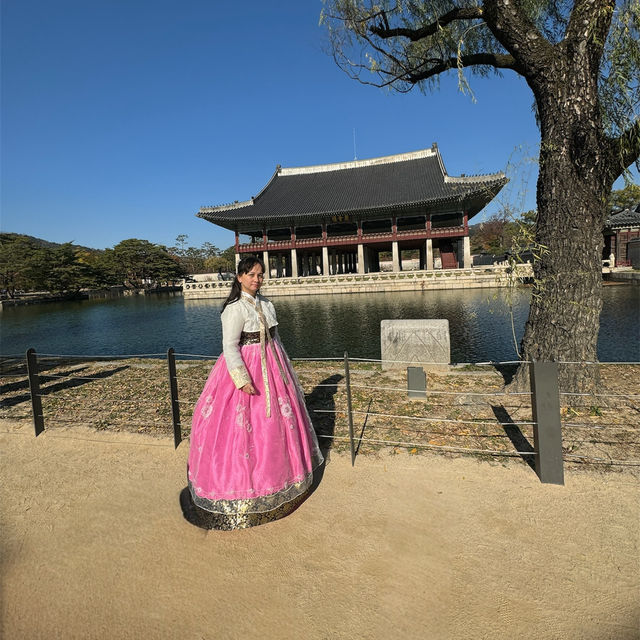 Unforgettable Hanbok Photoshoot at Gyeongbukgong Palace!