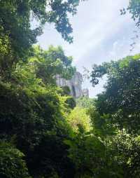 秋高氣爽，登山賞湖。