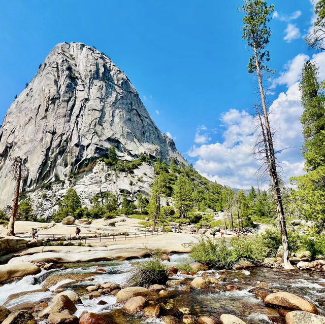 Yosemite National Park Natural scenarios With  fantastic Beauty of place 