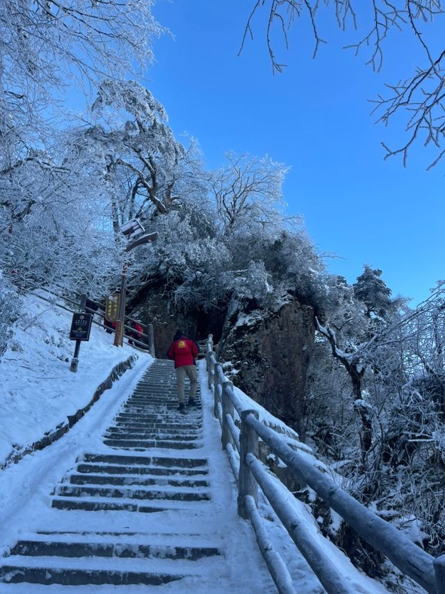 【雪域峨眉】冬季峨眉山，探秘冰雪世界的佛教聖地