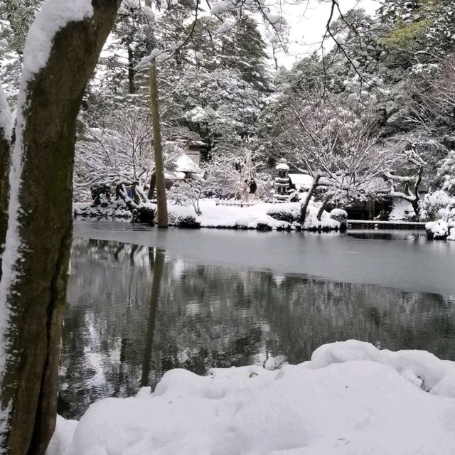 【金沢】歴史と雪景色が織りなす、冬の兼六