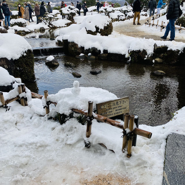 【金沢市🇯🇵兼六園】雪景色に包まれて☺️庭園散策