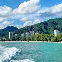 🌊The Batu Ferringhi Beach, a perfect spot for watersport!🌴