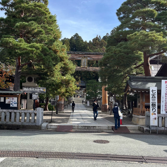 大鳥居が大迫力な櫻山八幡宮