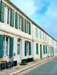 A Stroll Through Île de Ré: Charm and Coastal Beauty 