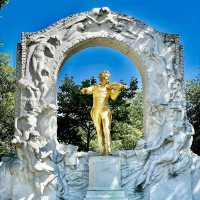 Meet famous musicians in Vienna Stadtpark