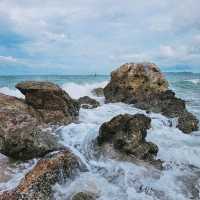 เที่ยวหาดแสมเกาะล้าน ชมถ้ำลับ เดินหาดสวย 