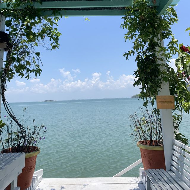 Lunch by the Beach ❤️