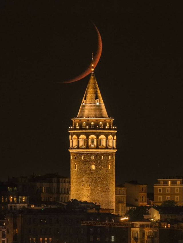 Istanbul at night : A Nighttime Symphony of Lights