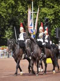 Buckingham Palace: Witness the Iconic Guard Exchange