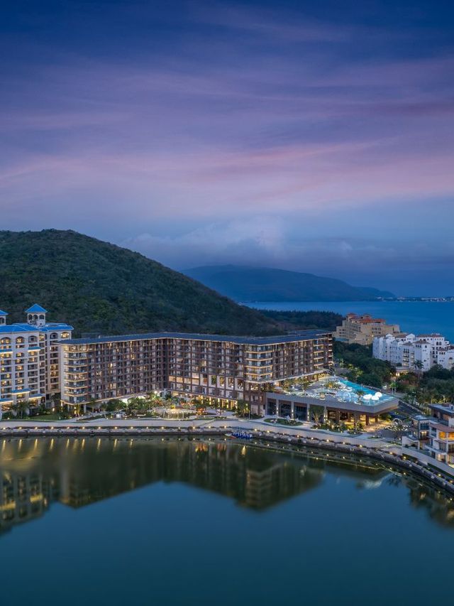 🌴🌊 Sanya's Seaside Bliss: Top Hotel Picks for Family Fun! 🏖️👨‍👩‍👧‍👦