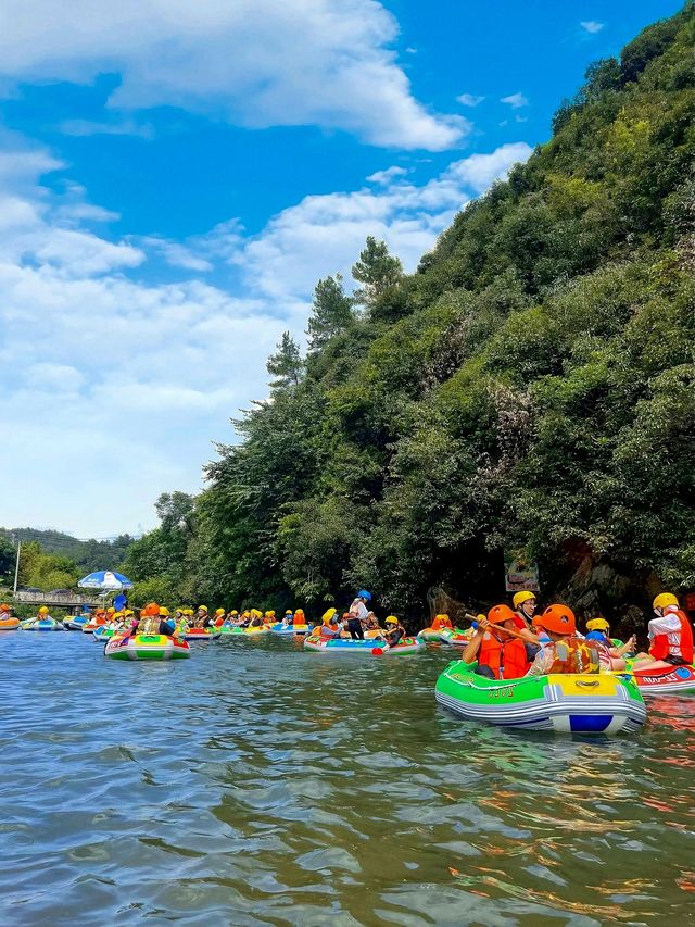 夏天避暑最適合男女老少去的地方“安吉天目山漂流”