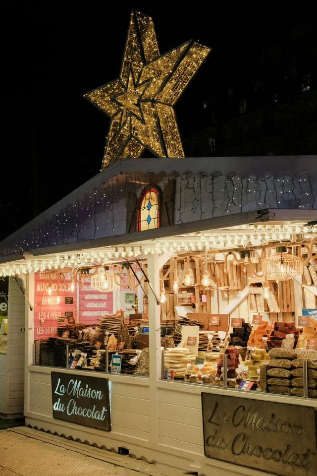 Paris Christmas Market: A Festive Wonderland Awaits