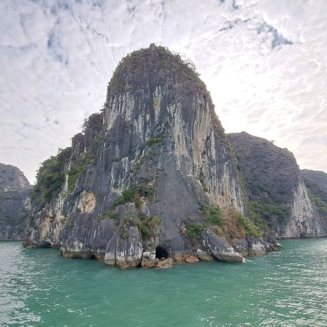 下龍灣🏞湖水綠般的清澈，人間仙境世外桃源