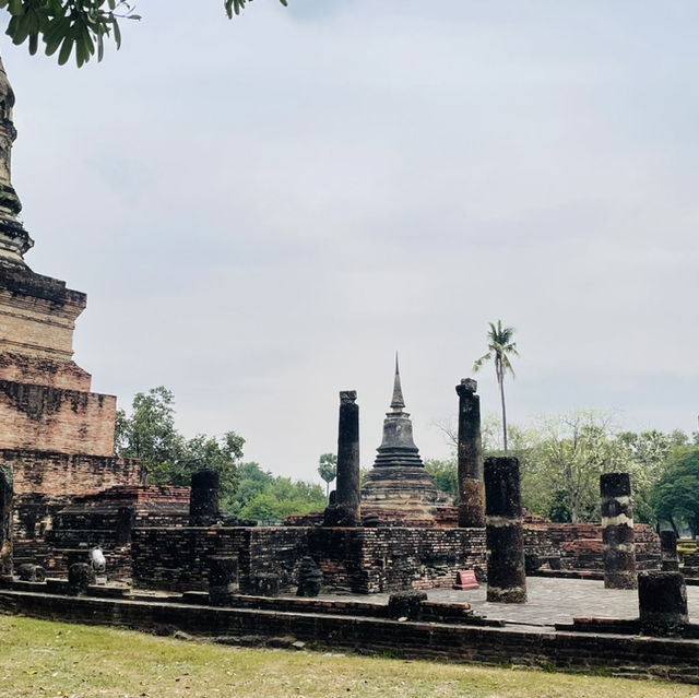  ไหว้พระ เมืองเก่า  อุทยานประวัติศาสตร์สุโขทัย