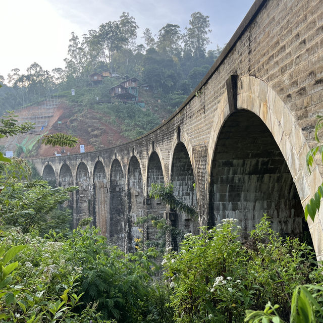 Experience the Majestic Nine Arch Bridge in Ella 🌿