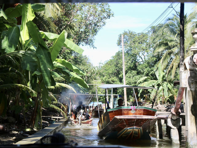 Damnoen saduak Floating Market 