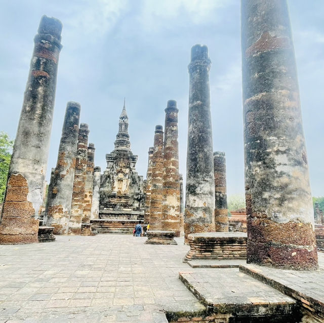  ไหว้พระ เมืองเก่า  อุทยานประวัติศาสตร์สุโขทัย