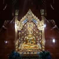 วัดพระสิงห์วรมหาวิหารยามค่ำคืน