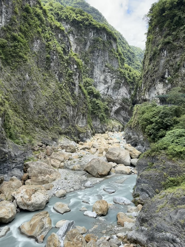 Cliffs, Caves, and Connections: A Solo Traveler’s Journey Through Hualien