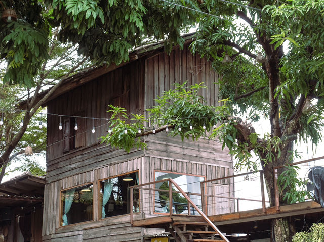 Wooden House Cafe คาเฟ่บ้านไม้ริมแม่น้ำลำปาง