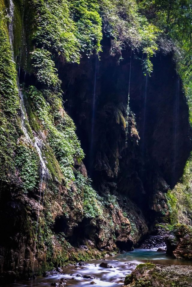 黑山谷。