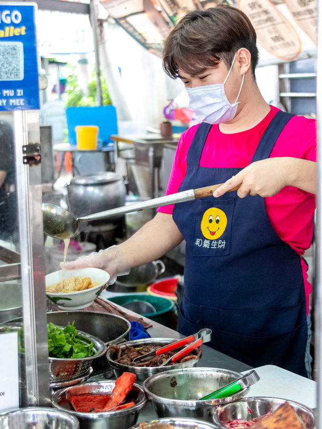 Lao Mu Zi Curry Mee, is a renowned eatery in Penang