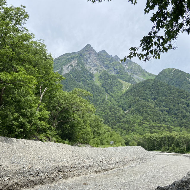 【上高地】登山気分のハイキングができる山のリゾート