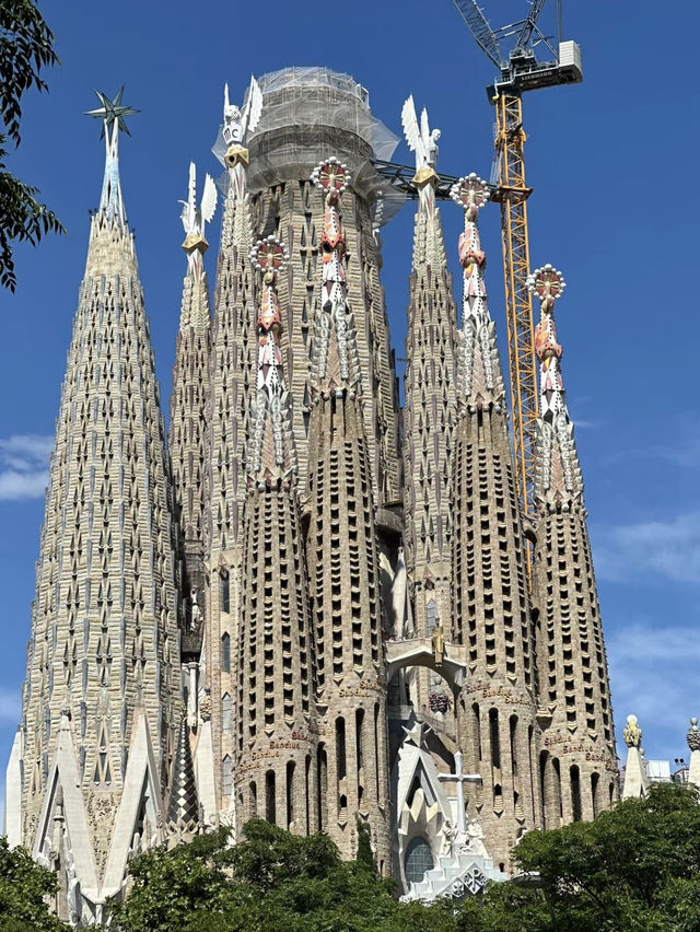 Gaudí’s Masterpiece: The Majestic Sagrada Família of Barcelona