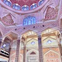 😍 The stunning pink mosque in Kuala Lumpur 🌸