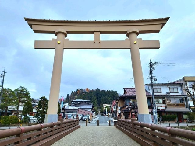 高山 - 氣派莊嚴的櫻山八幡宮