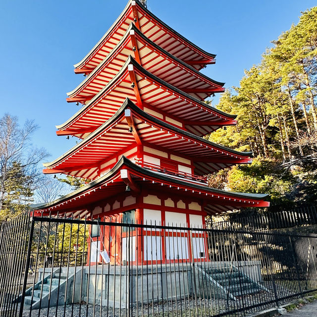 新倉山淺間公園忠靈塔 - 紀念與美景的融合