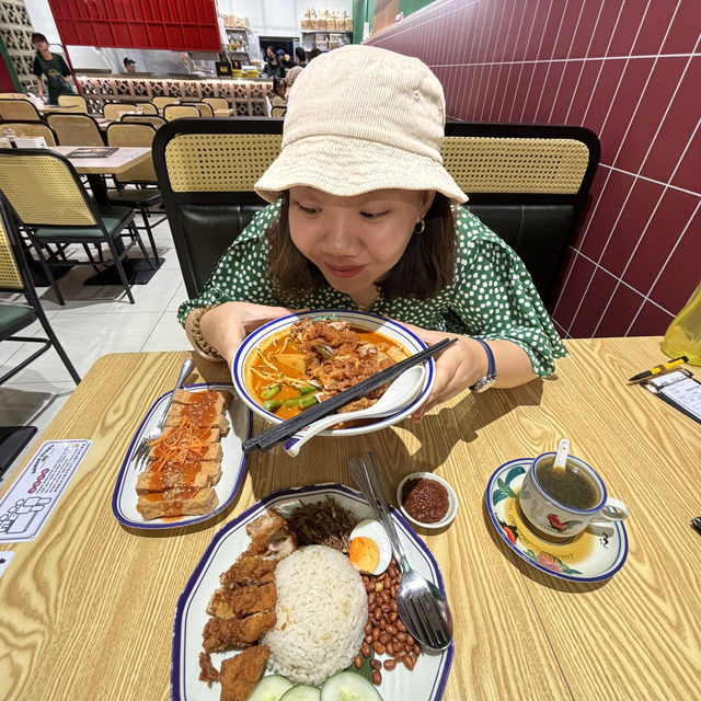 Hands Down the Best Curry Mee in Town!