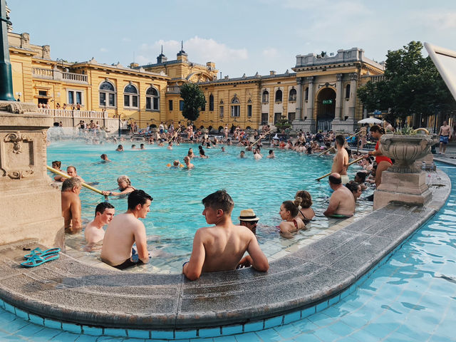 Budapest / Hungary 在宮殿裡泡溫泉？布達佩斯的特色體驗 塞切尼溫泉浴場 