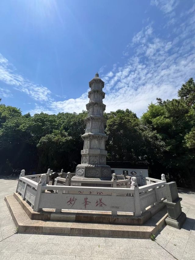 百里平畴  一峰独秀：亭林園