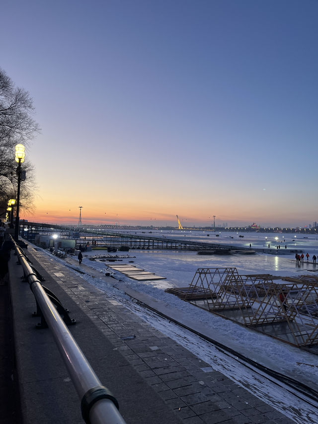 Capturing the Perfect Sunset on Harbin’s Songhua River