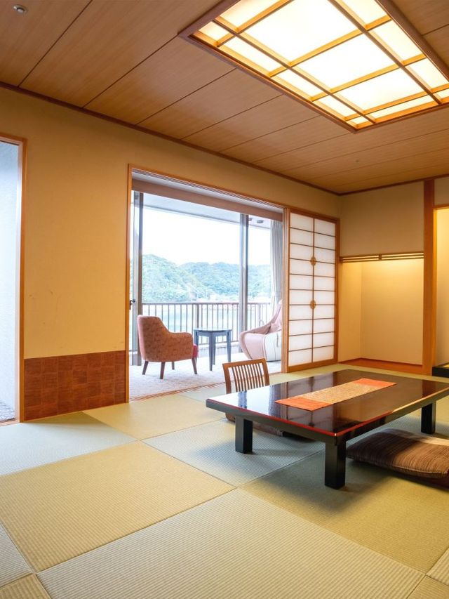 🏝️ Wakayama's Hidden Island Retreat: Unwind in Luxury 🌊