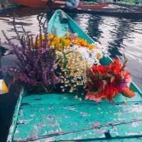 FLOATING VEGETABLE MARKET OF SRINAGAR.