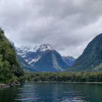 Milford Sound's Breathtaking Views