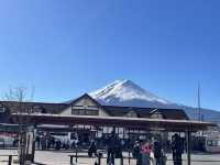 Charming Lake Kawaguchi during falls