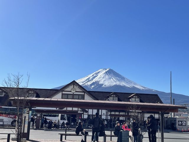 Charming Lake Kawaguchi during falls